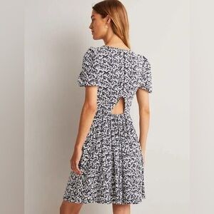 Boden Women’s Navy and White Floral Dress Knee Length Size 12 Pockets NWOT